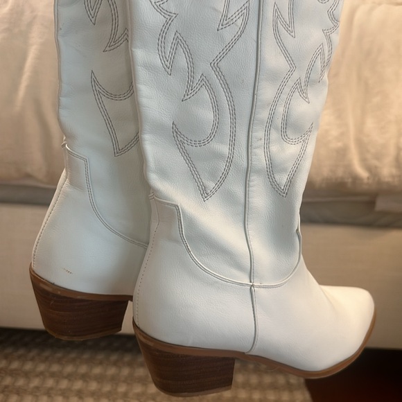 Billion Urson Boots - White, size 7 - Picture 5 of 5